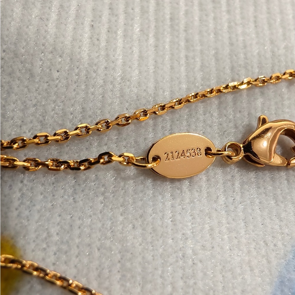 Chaumet Mother-of-Pearl Clover Necklace in Gold - Picture 7 of 11
